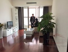  Sunny 2br apartment for rent in Gubei Phase 2