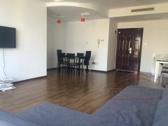  Sunny, high-floor family apartment near Yu Garden