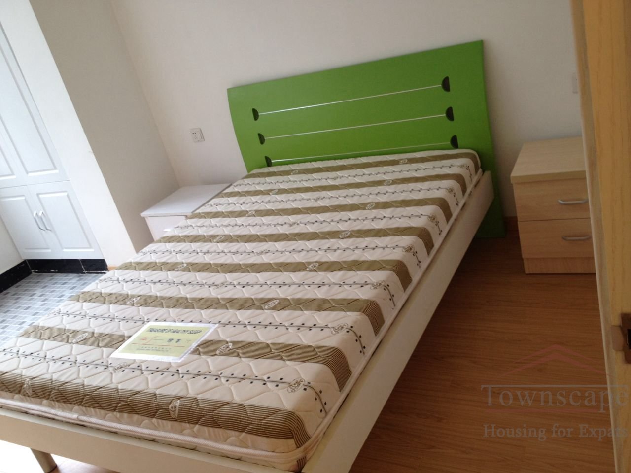  Renovated 1BR Apartment for rent nr East Nanjing Road