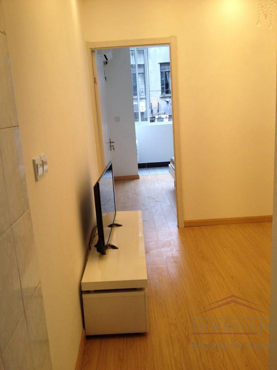  Renovated 1BR Apartment for rent nr East Nanjing Road