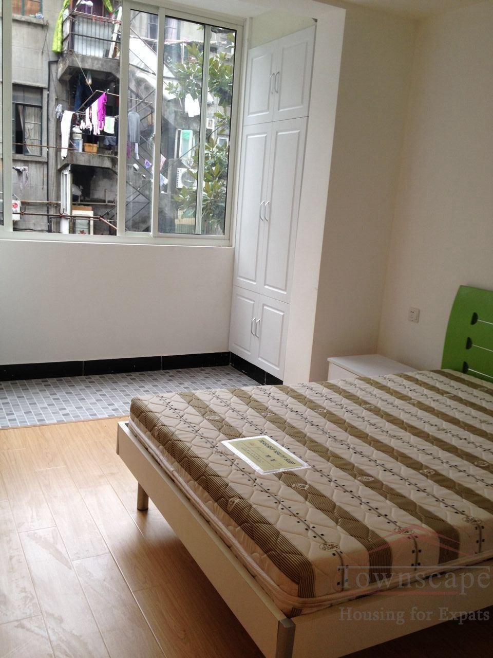  Renovated 1BR Apartment for rent nr East Nanjing Road