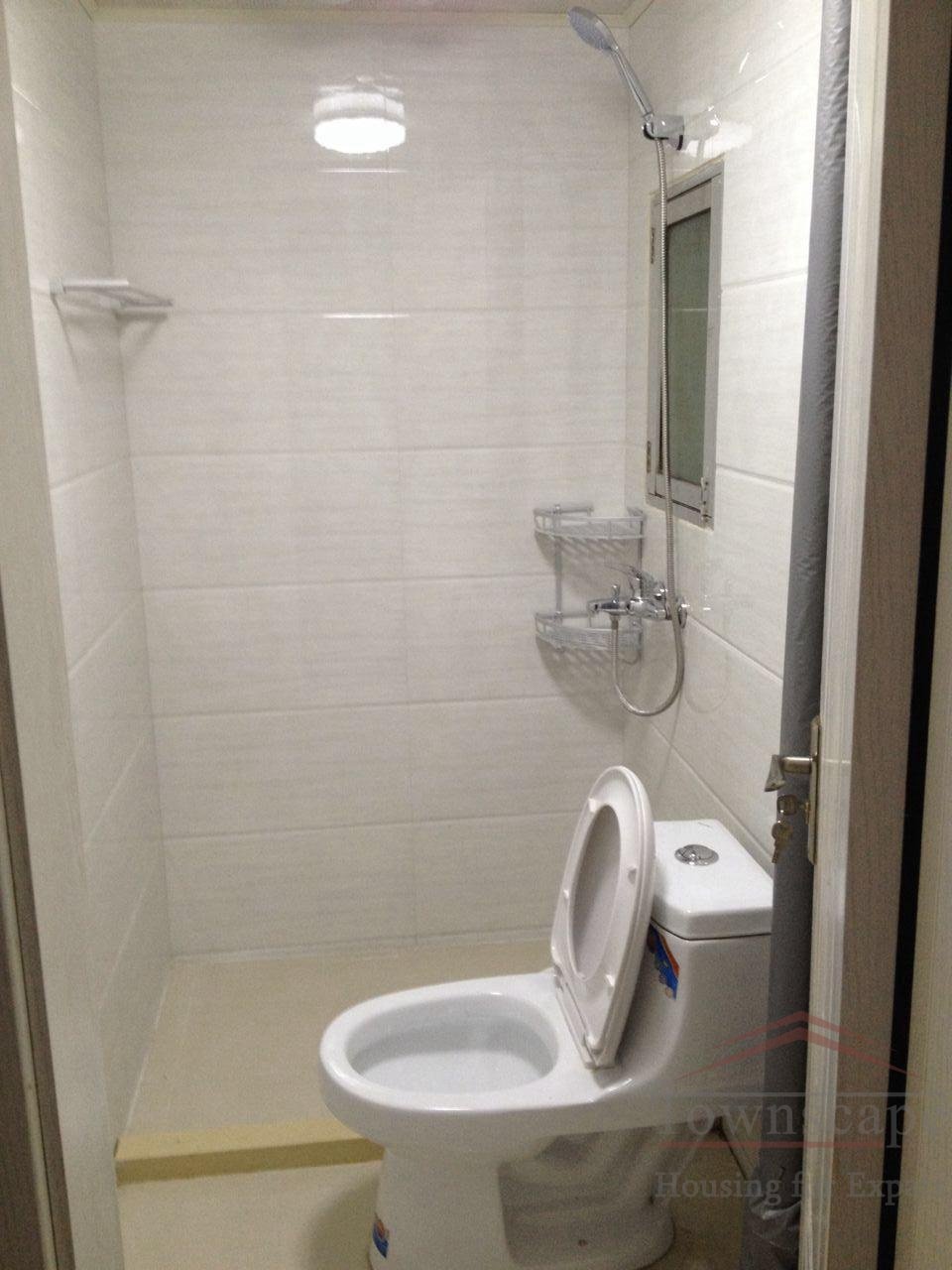  Renovated 1BR Apartment for rent nr East Nanjing Road