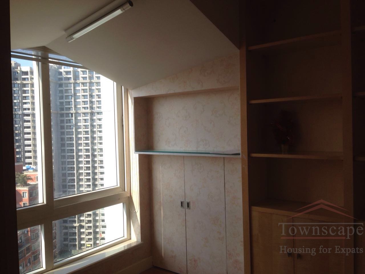  3BR 167sqm Apt at Jiashan Road Metro (Line 9 and 12)