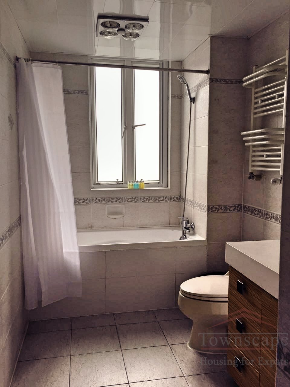  Modern, bright 2BR Apt, floor heating at Hengshan Road