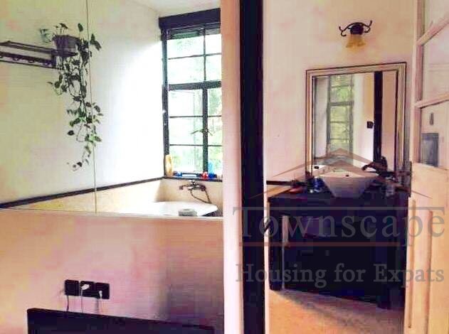  2.5BR Lane House with terrace nr Jiangsu Rd Metro