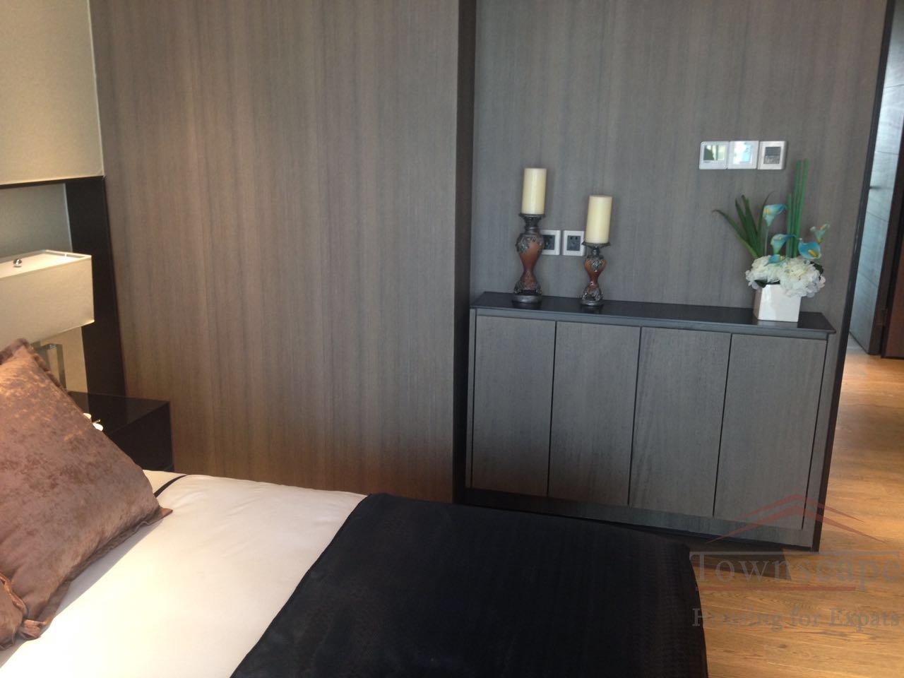  Luxurious 2BR Duplex Service Apt along Suzhou Creek