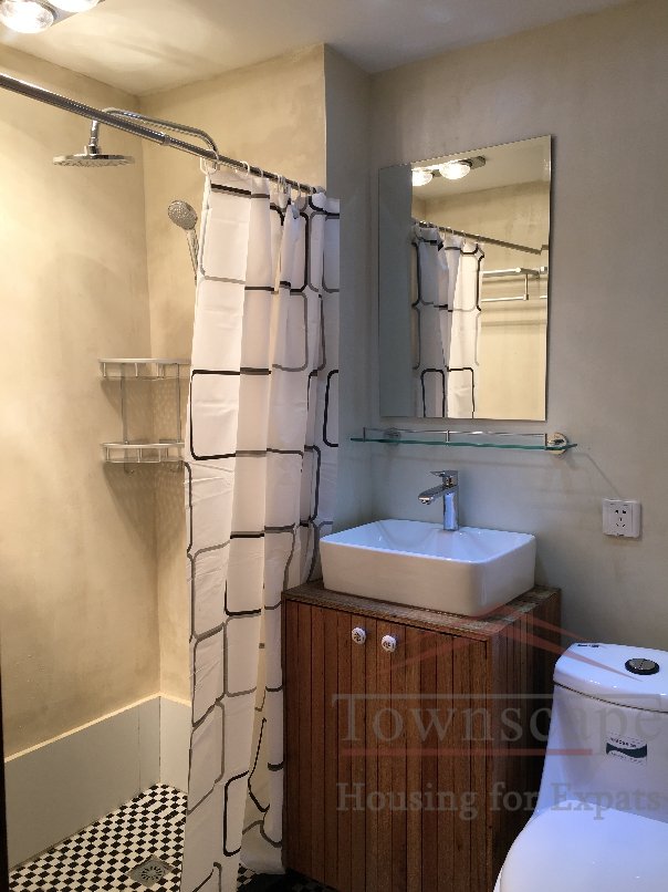  Renovated 1BR Apartment nr Xujiahui Park + Zhaojiabang Rd