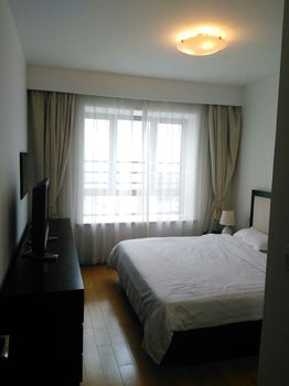  High-floor 3BR Apt right above West Nanjing Road