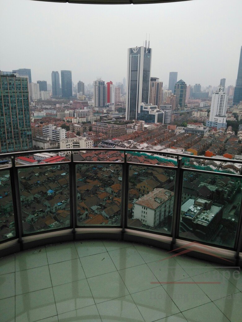  High-floor 3BR Apt right above West Nanjing Road