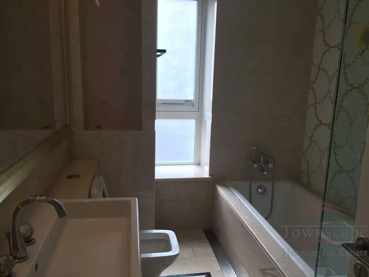 Jingan Shanghai apartment for rent Luxury 3BR Apartment for Rent at City Castle, Jing