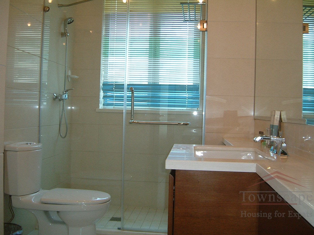 v Modern 3BR Apartment in Pudong, next to Century Park