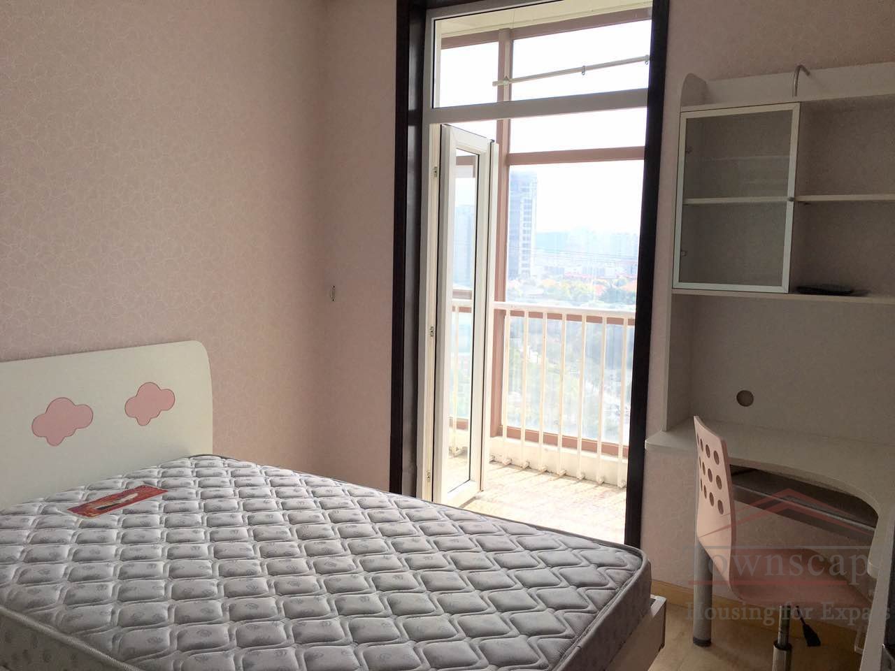 Uptown Gubei 4br Spacious 4br family apartment in Gubei