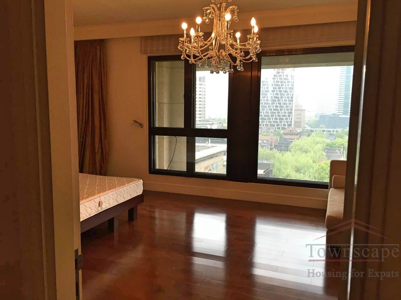 Xintiandi 5br apartment for rent Prestigious split-level triplex w/ 5BR in Lakeville Regency