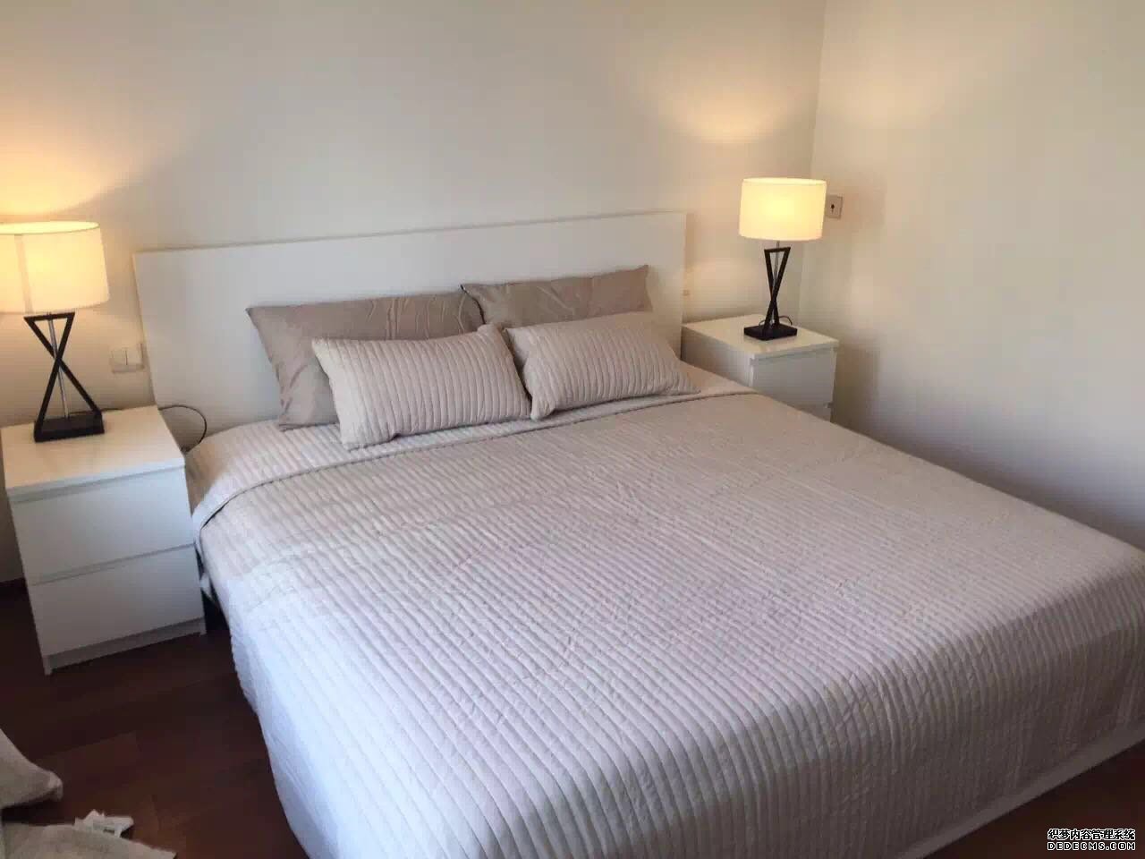  Elegant 2BR Apartment at Zhenping Road (Metro 3,4,7)