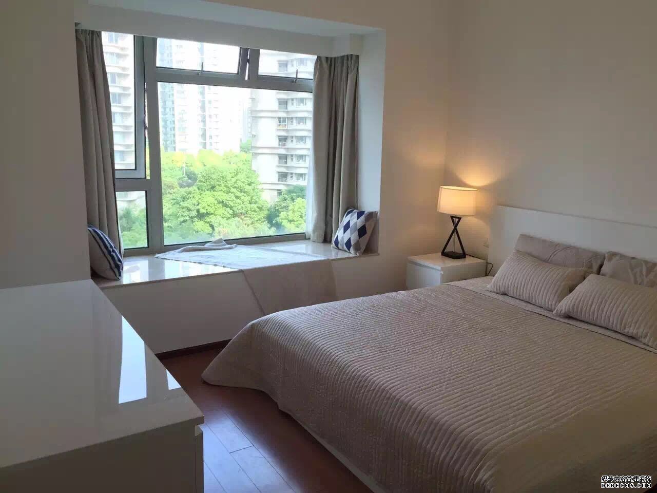  Elegant 2BR Apartment at Zhenping Road (Metro 3,4,7)