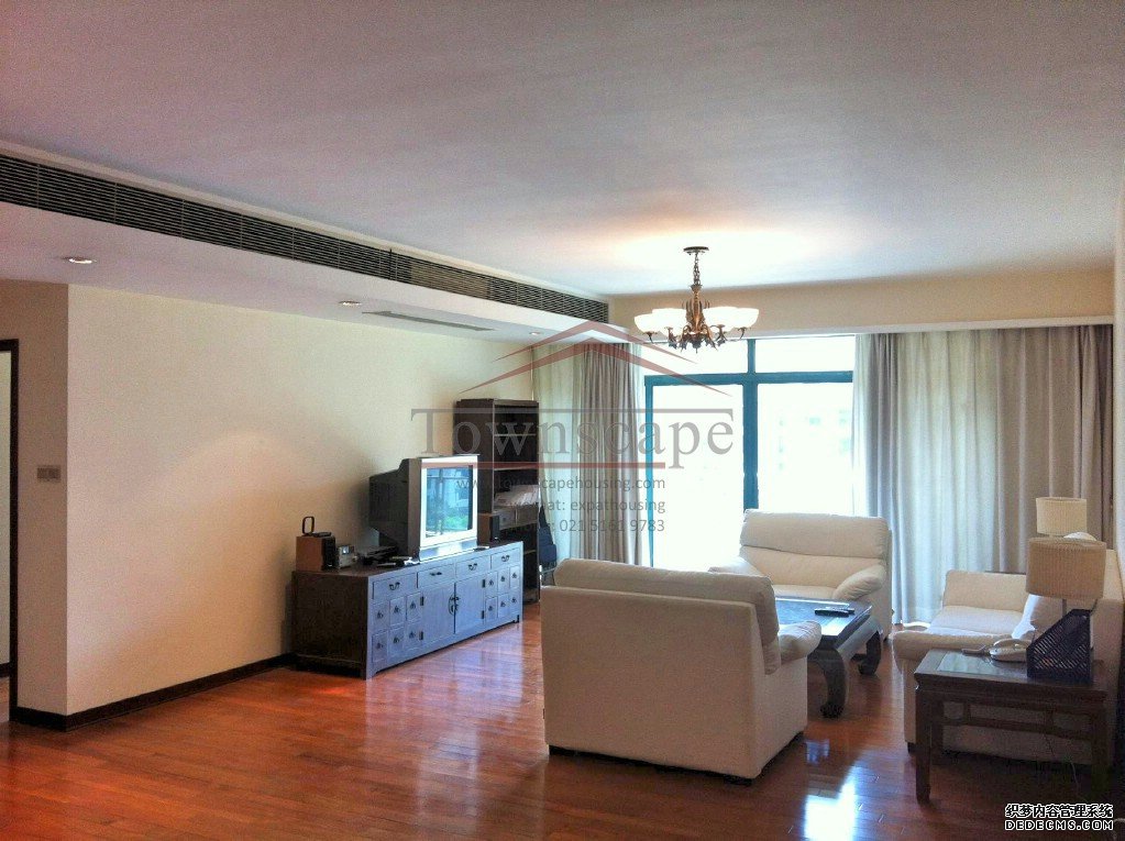  4BR Apartment in Oriental Manhattan, Xujiahui