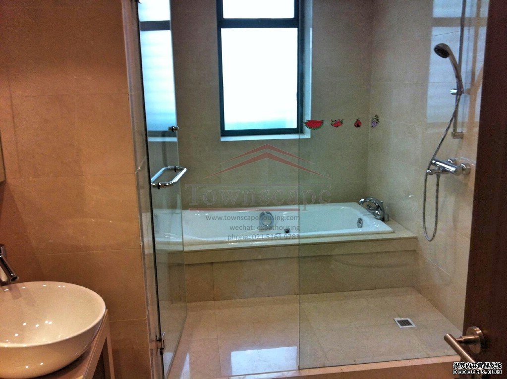  4BR Apartment in Oriental Manhattan, Xujiahui