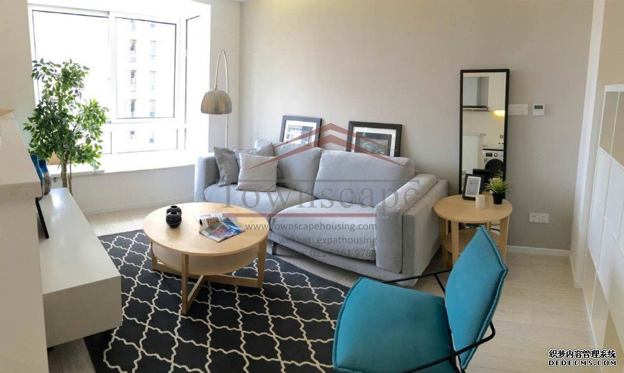  Sunny, Modern 1BR Apartment near Metro 7 & 9