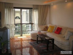   Spacious 5BR Triplex Apartment w/Garden in Hongqiao