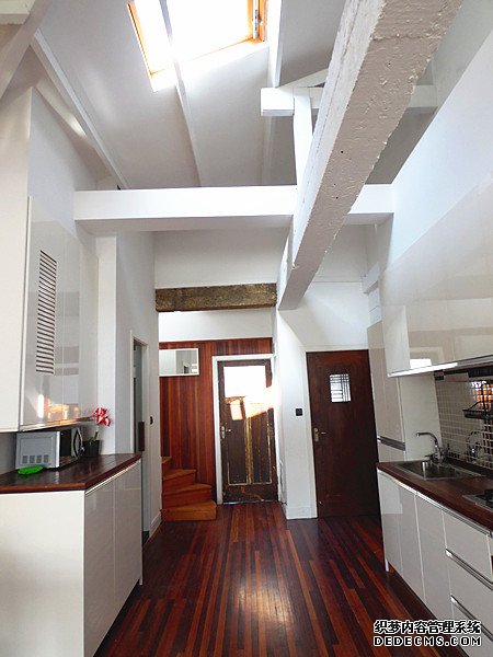   Sunny 2BR Lane House Apartment w/ Heating nr IAPM