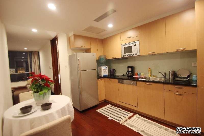  1BR Apartment above Suzhou River nr People
