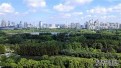  Sunny Apartment with view over Century Park