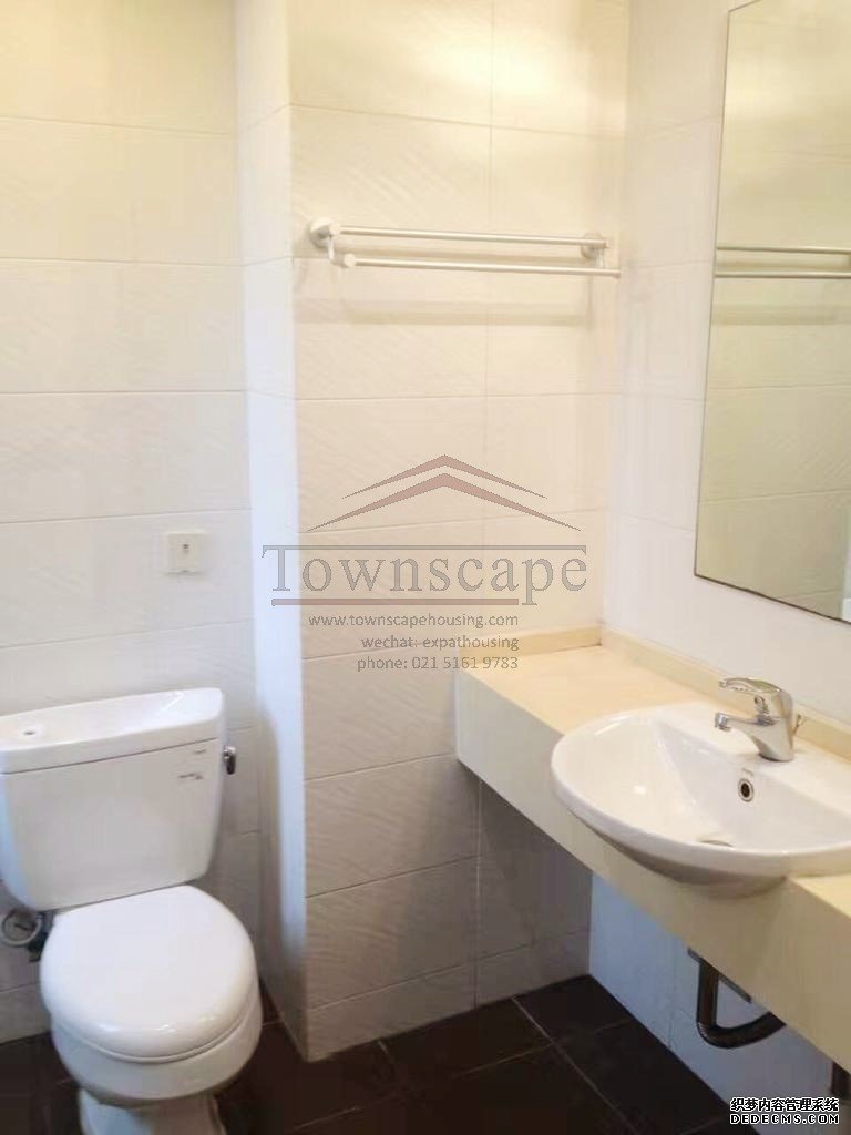  Spacious 3BR Duplex Apartment in Hongqiao