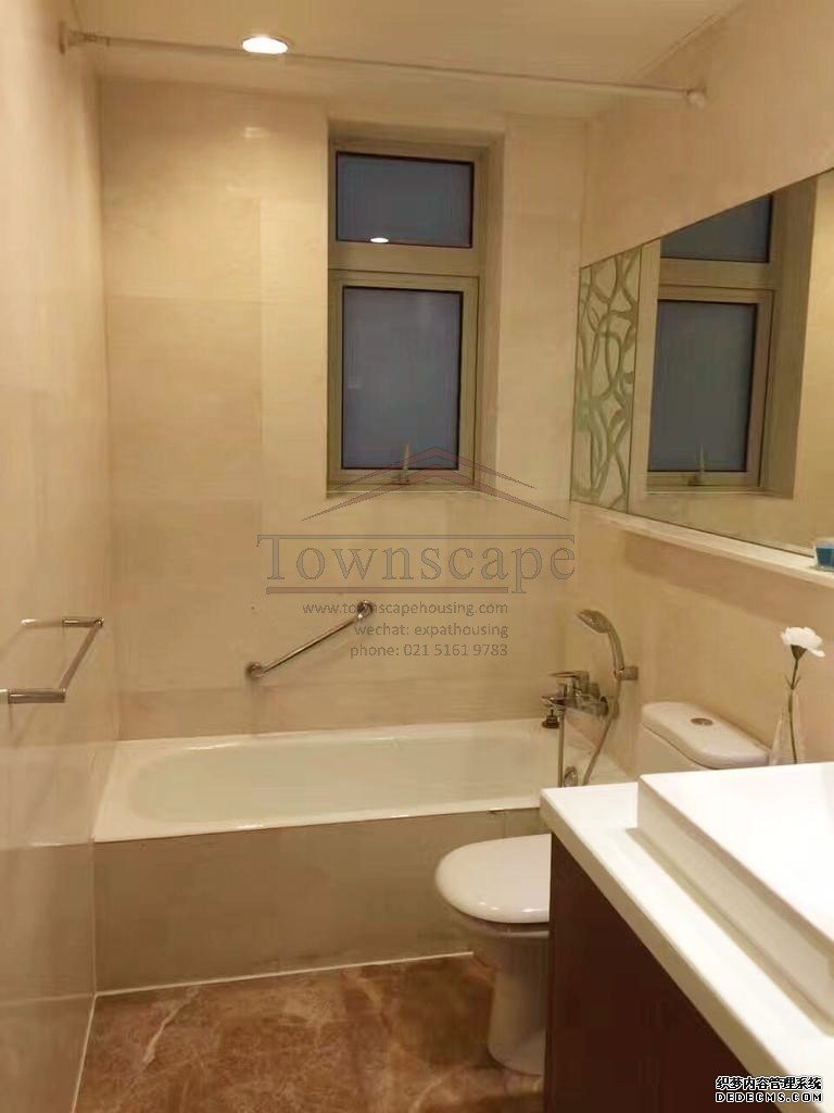  Luxury 3BR Apartment beside Suzhou Creek