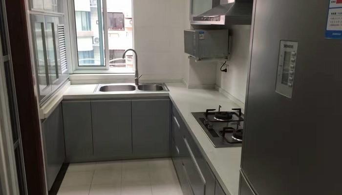  Bright and comfy 3br apartment in Xujiahui