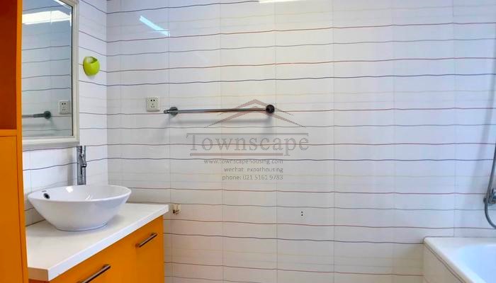  High-Floor 3BR Apartment w/Roof-Top in Jingan