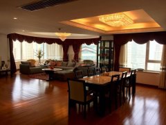  Luxury 3BR Apartment with River View in Lujiazui CBD