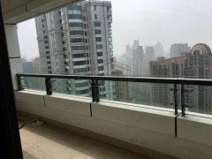  Luxury 3BR Apartment with River View in Lujiazui CBD