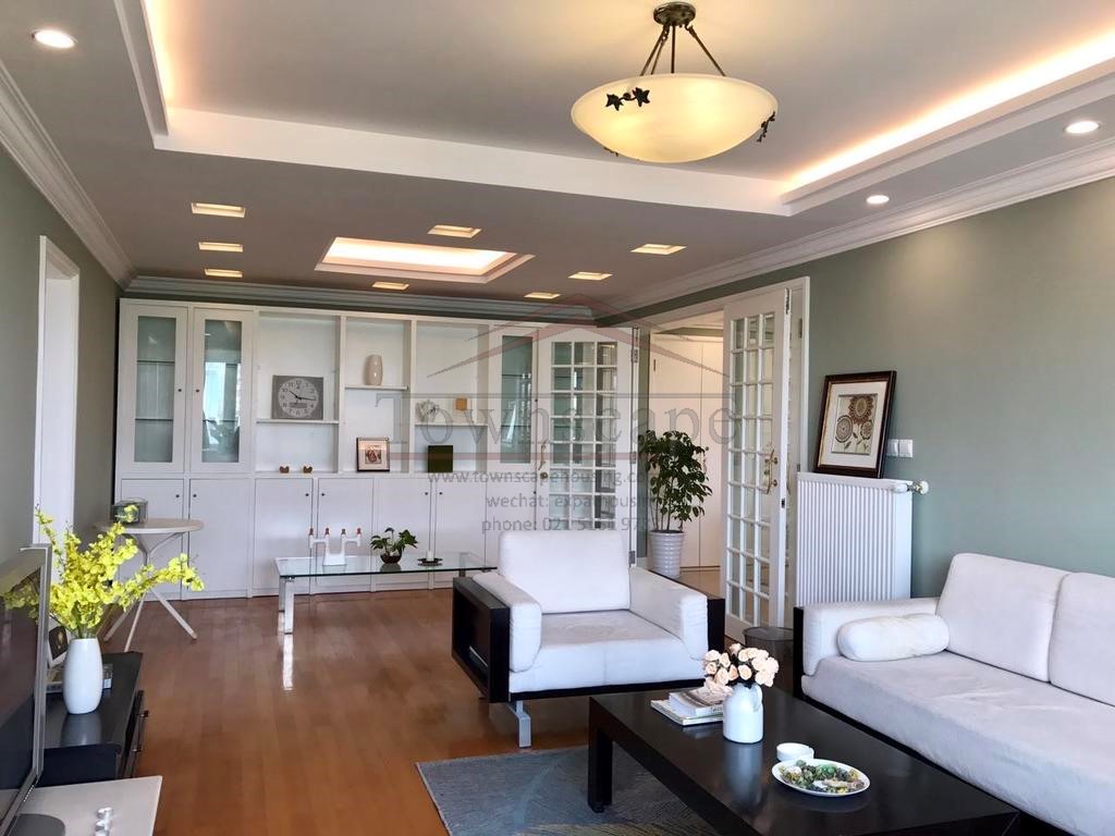  Outstanding 3BR Apartment at Hengshan Road