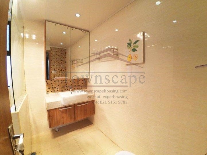  Clean and bright 3BR Apartment near Xujiahui