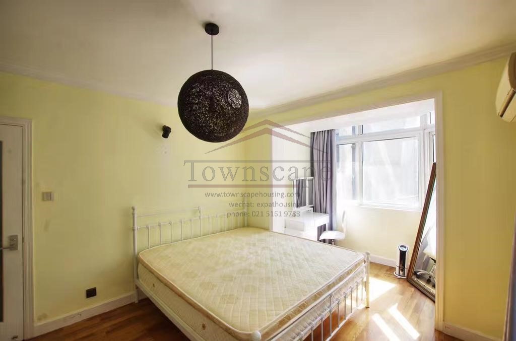  Great 1BR Apartment in Downtown near Jingan Temple