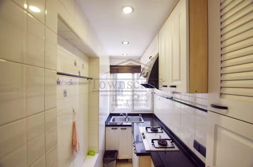  Great 1BR Apartment in Downtown near Jingan Temple