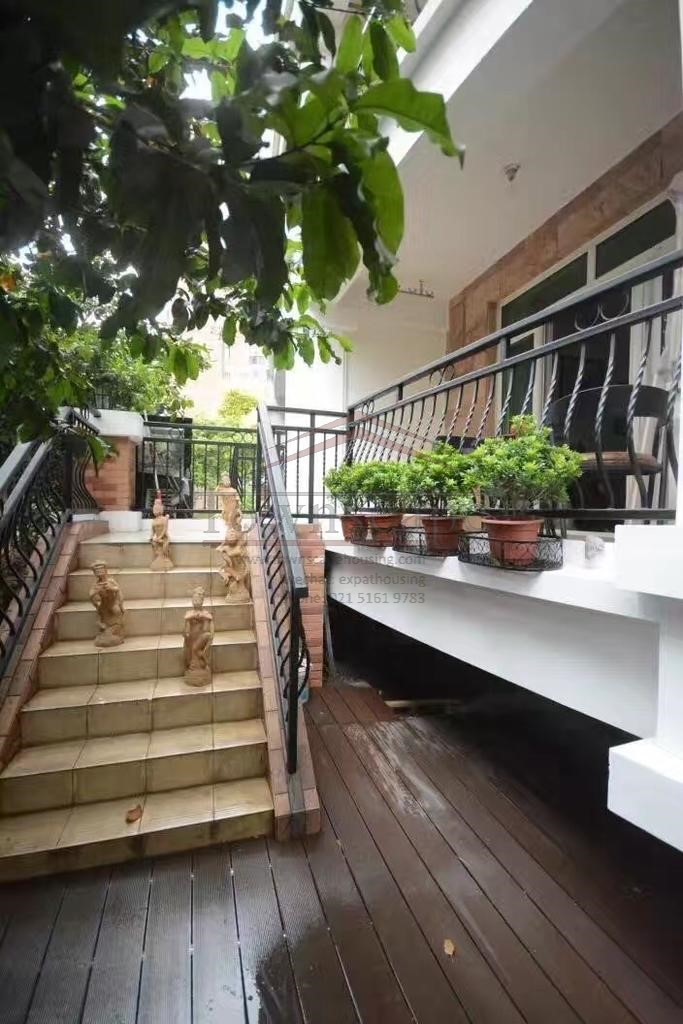  Spacious Apartment with Garden in Gubei