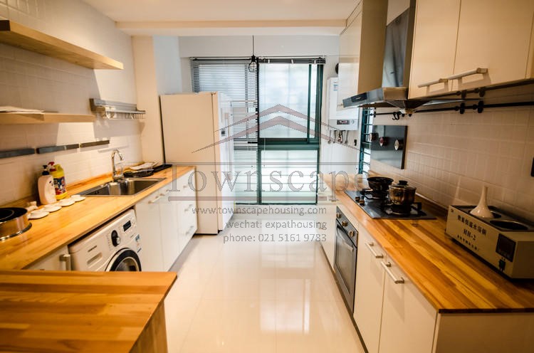  Good 3BR Apartment with Garden in Jingan Temple Area