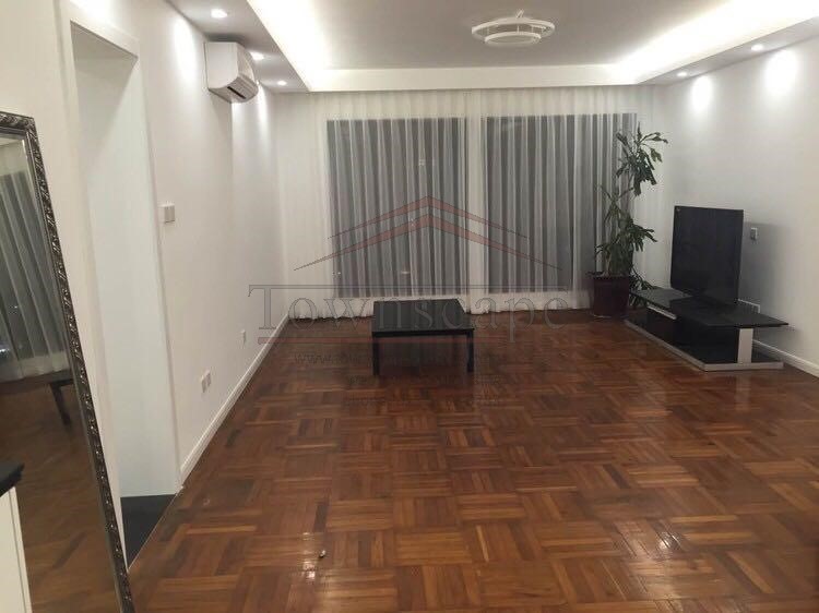  Renovated 3BR Apartment in Great Location near Jingan Temple