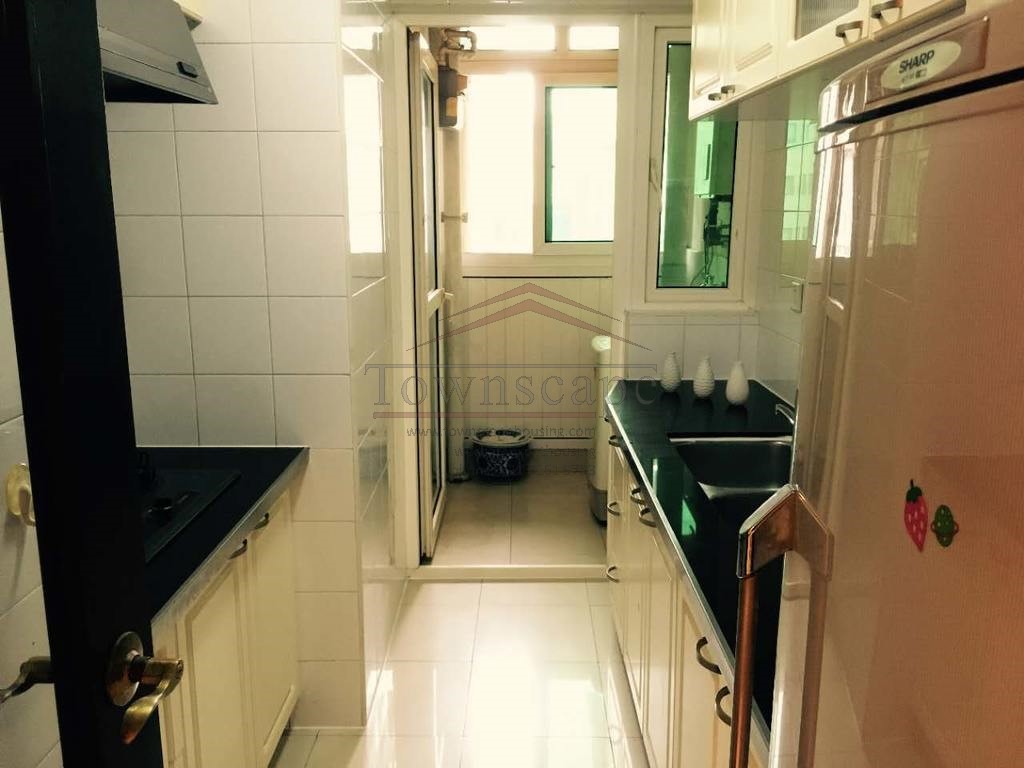  Sunny 2BR Apartment for Rent in Jingan