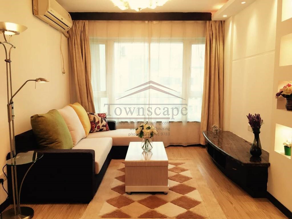  Sunny 2BR Apartment for Rent in Jingan