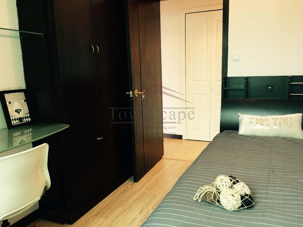  Sunny 2BR Apartment for Rent in Jingan