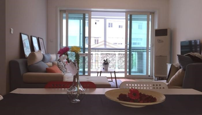  Bright 2BR Apartment in Xujiahui