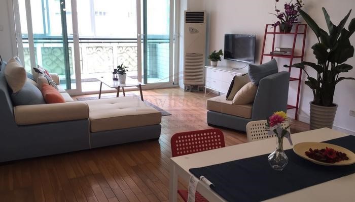  Bright 2BR Apartment in Xujiahui