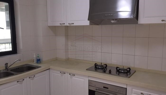  Bright 2BR Apartment in Xujiahui