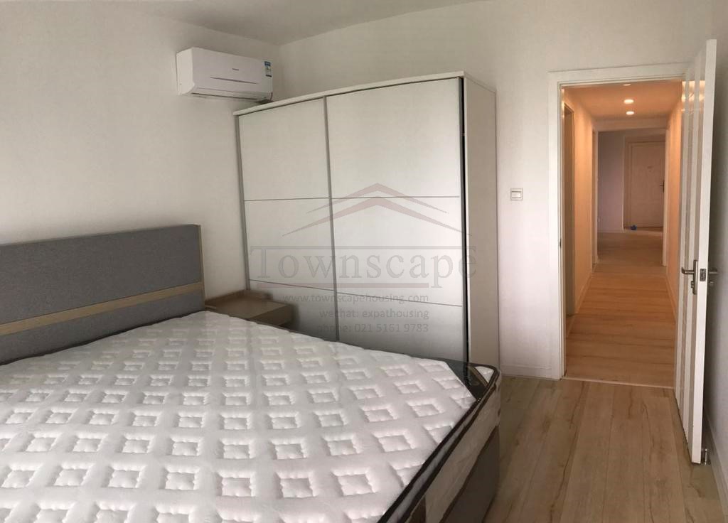  Modern Apartment 2BR+Study near West Nanjing Road and People