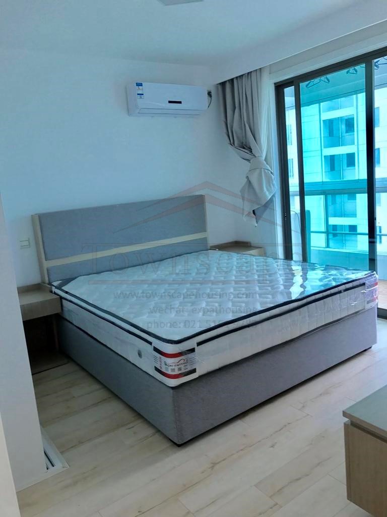  Modern Apartment 2BR+Study near West Nanjing Road and People