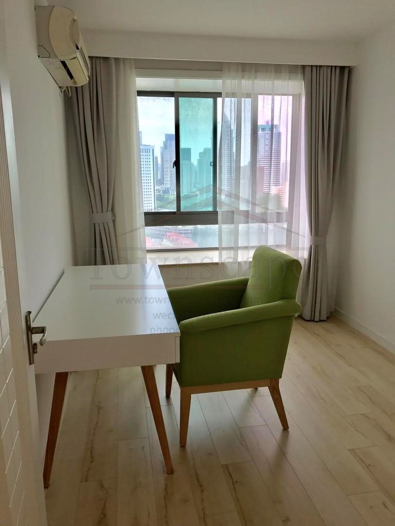  Modern Apartment 2BR+Study near West Nanjing Road and People