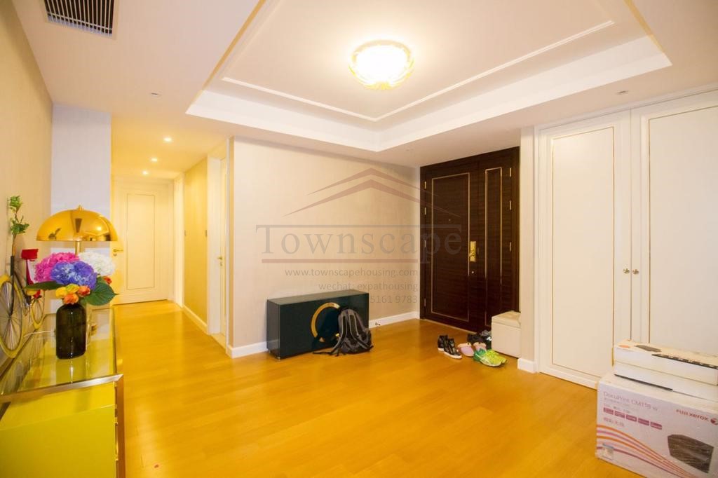  Elegant 3BR Apartment with Garden - prestigious estate in Jingan