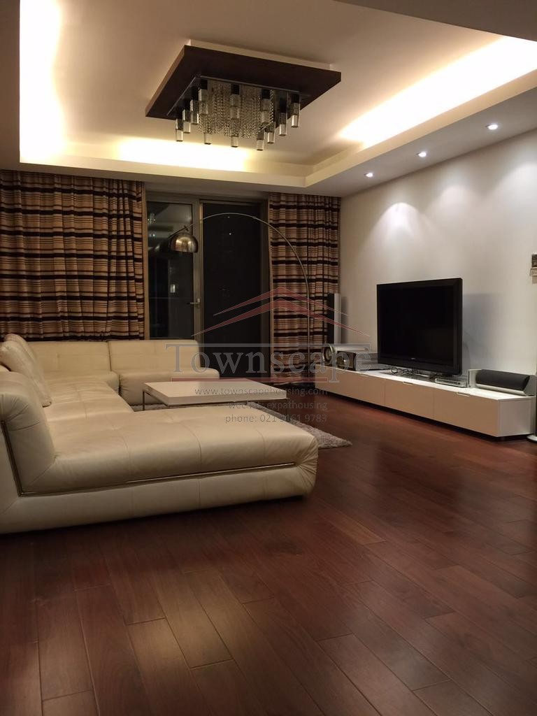  Modern, Luxurious Apartment Close to L1, L11 in Xujiahui